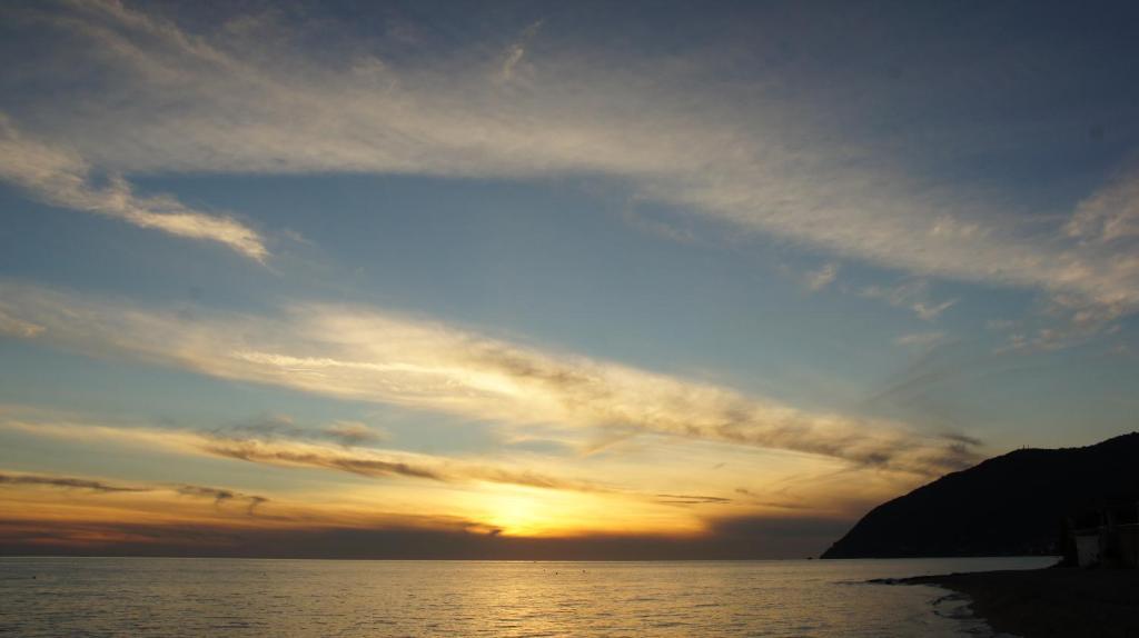 Pano sto Kyma Studios Plomari Esterno foto
